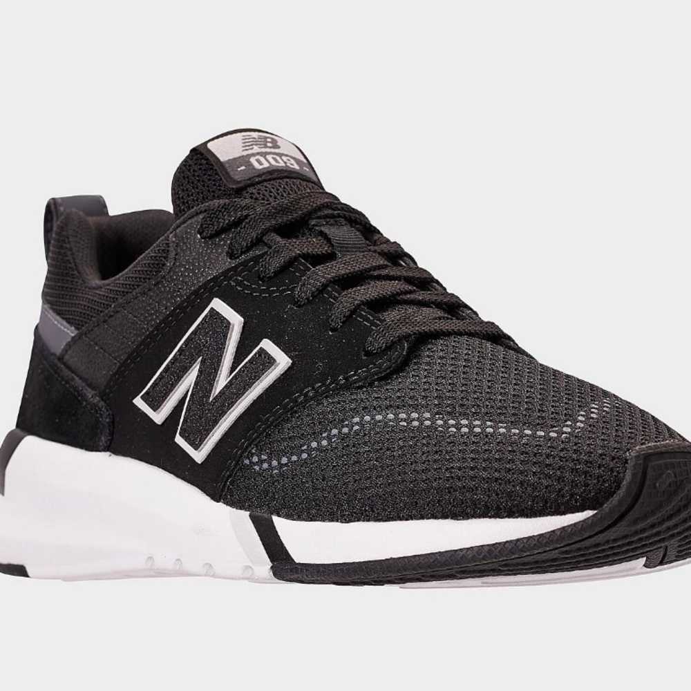 Women’s New Balance 009